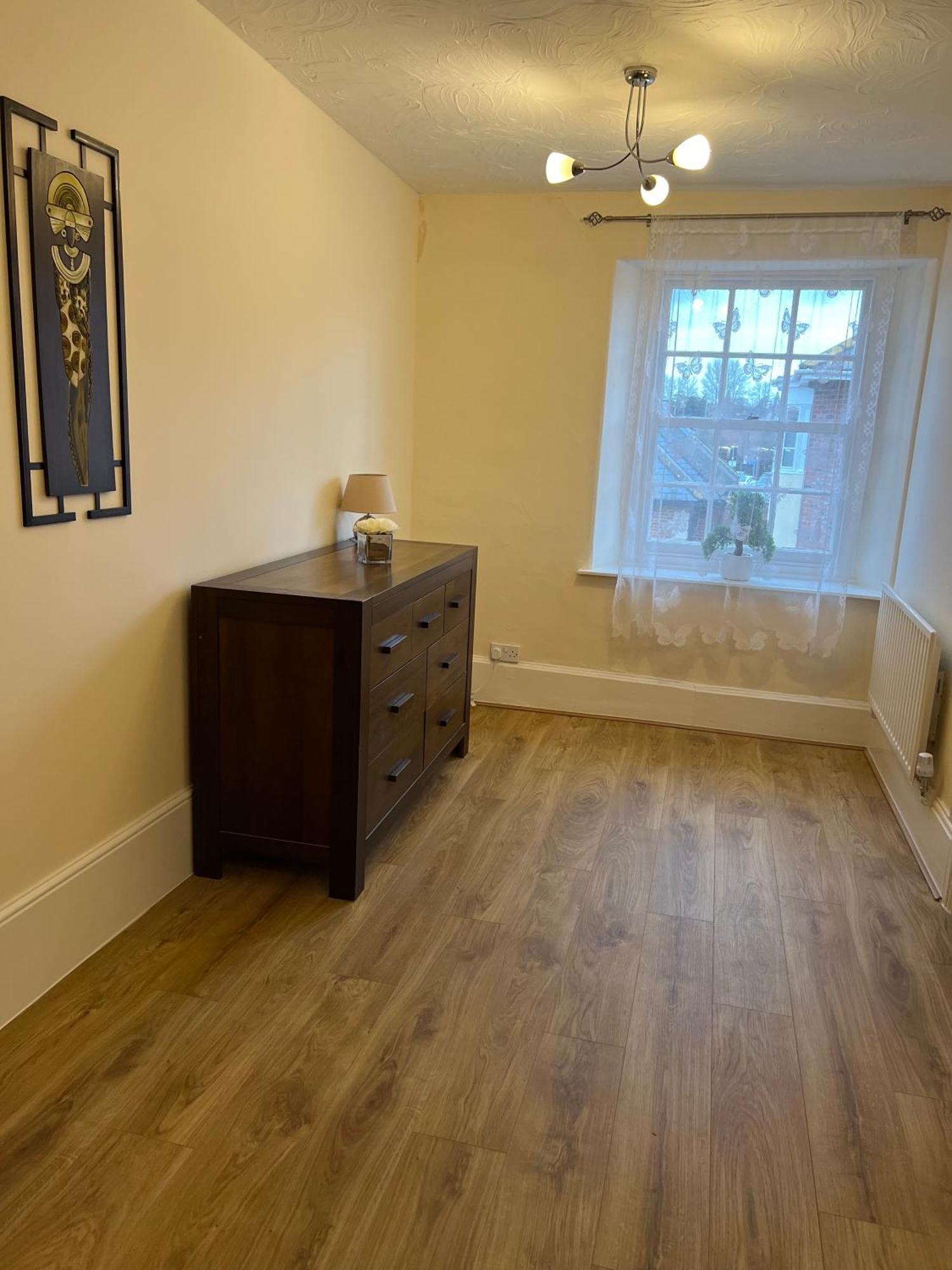 Stay In Yeovil Town Centre, Large 2 Bd Apt With Parking, Sleeps 4 Kültér fotó