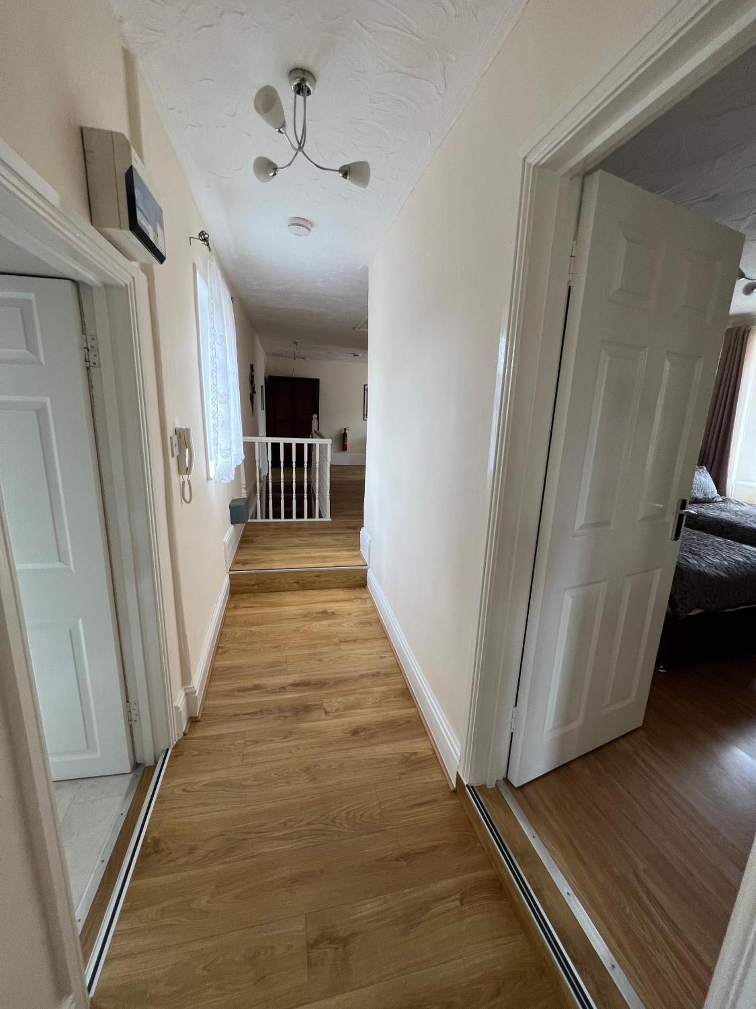 Stay In Yeovil Town Centre, Large 2 Bd Apt With Parking, Sleeps 4 Kültér fotó